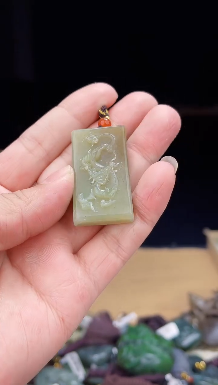 颈饰未镶嵌和田玉1