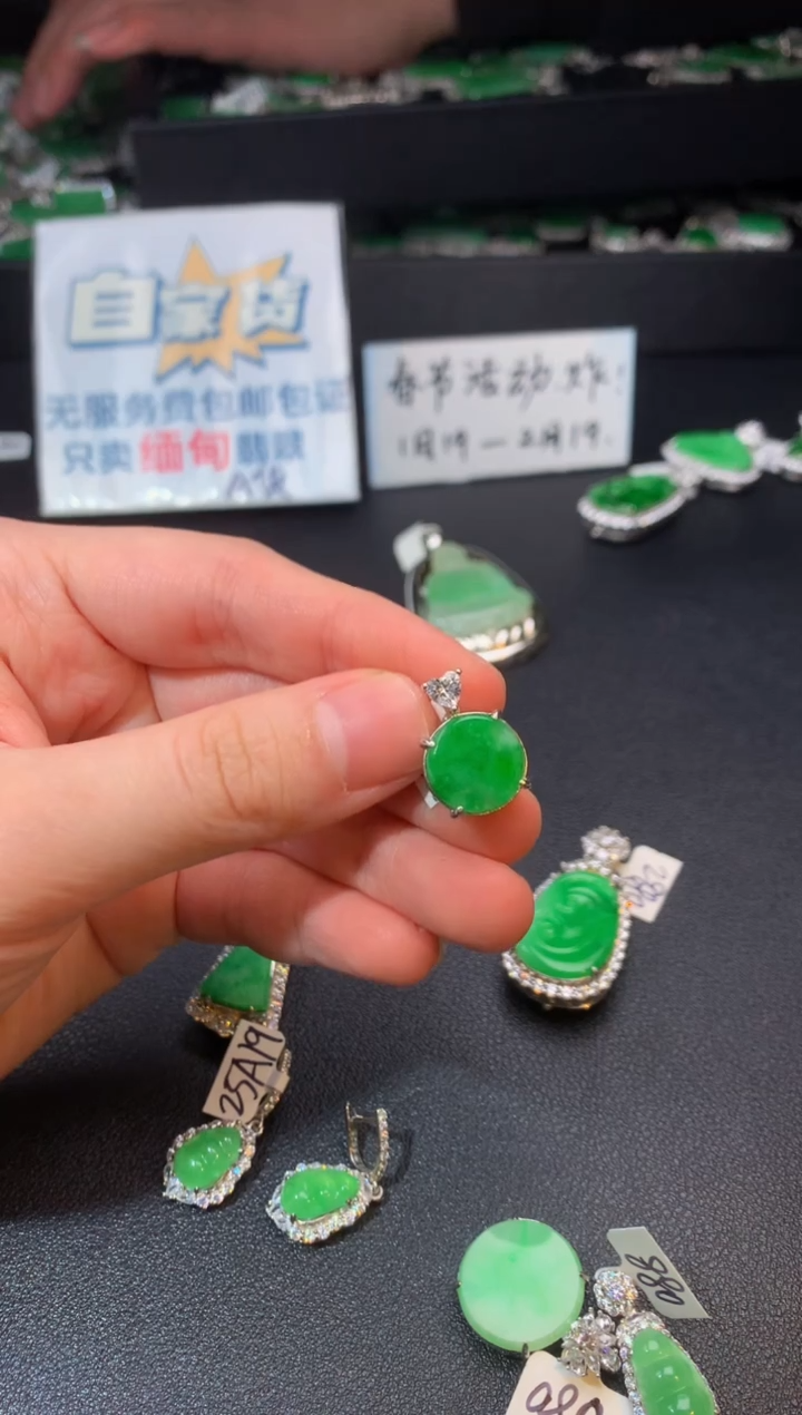 【闪购商品】翡翠颈饰银S925镶嵌翡翠