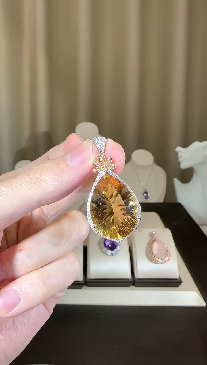 【闪购商品】黄晶颈饰银S925镶嵌17*25mm