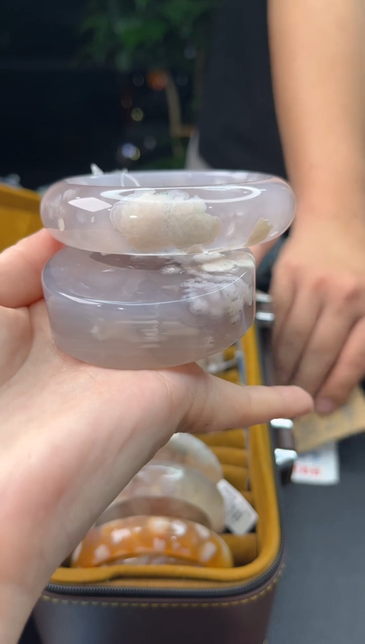 【闪购商品】石英质玉手镯未镶嵌赠送镯心（圈口60