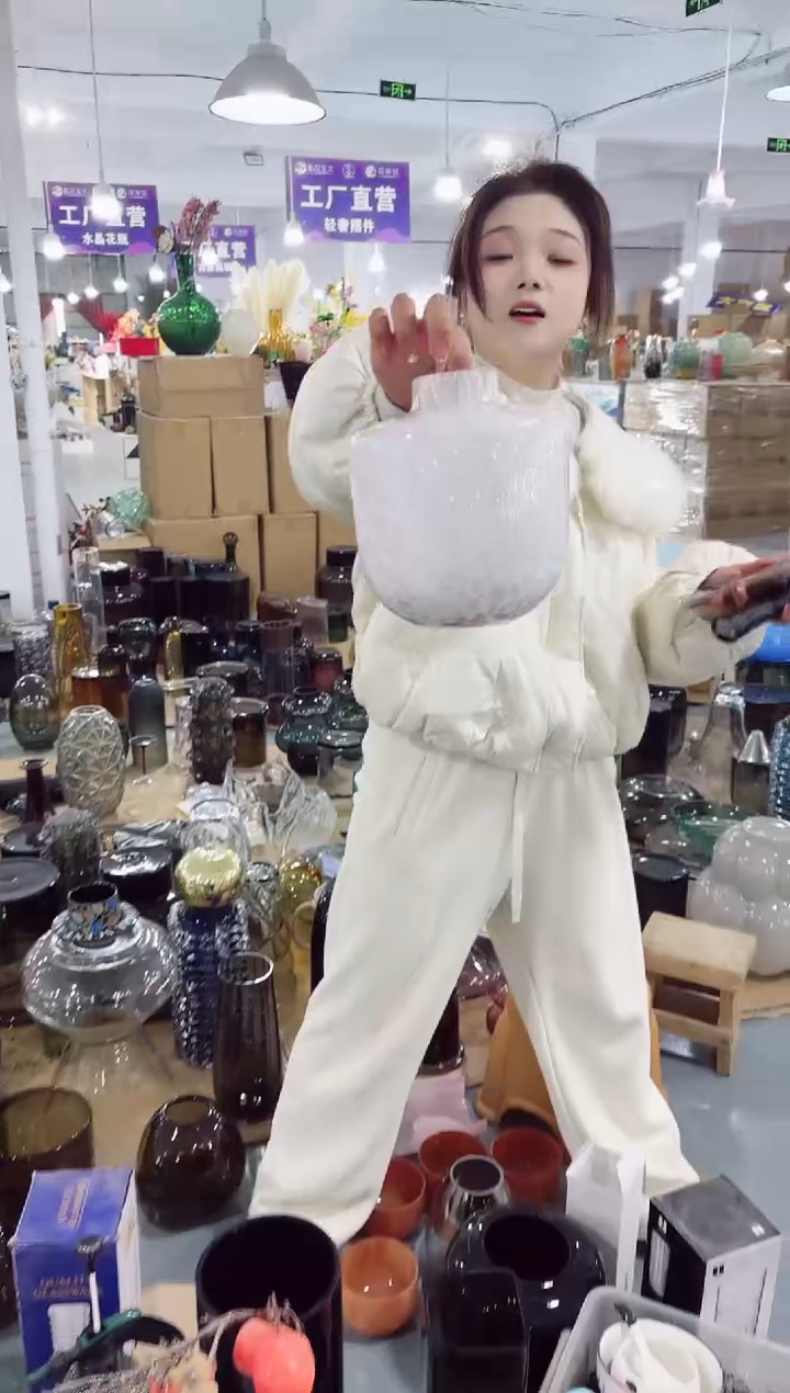 【闪购商品】玻璃私花花瓶微瑕-KB5I