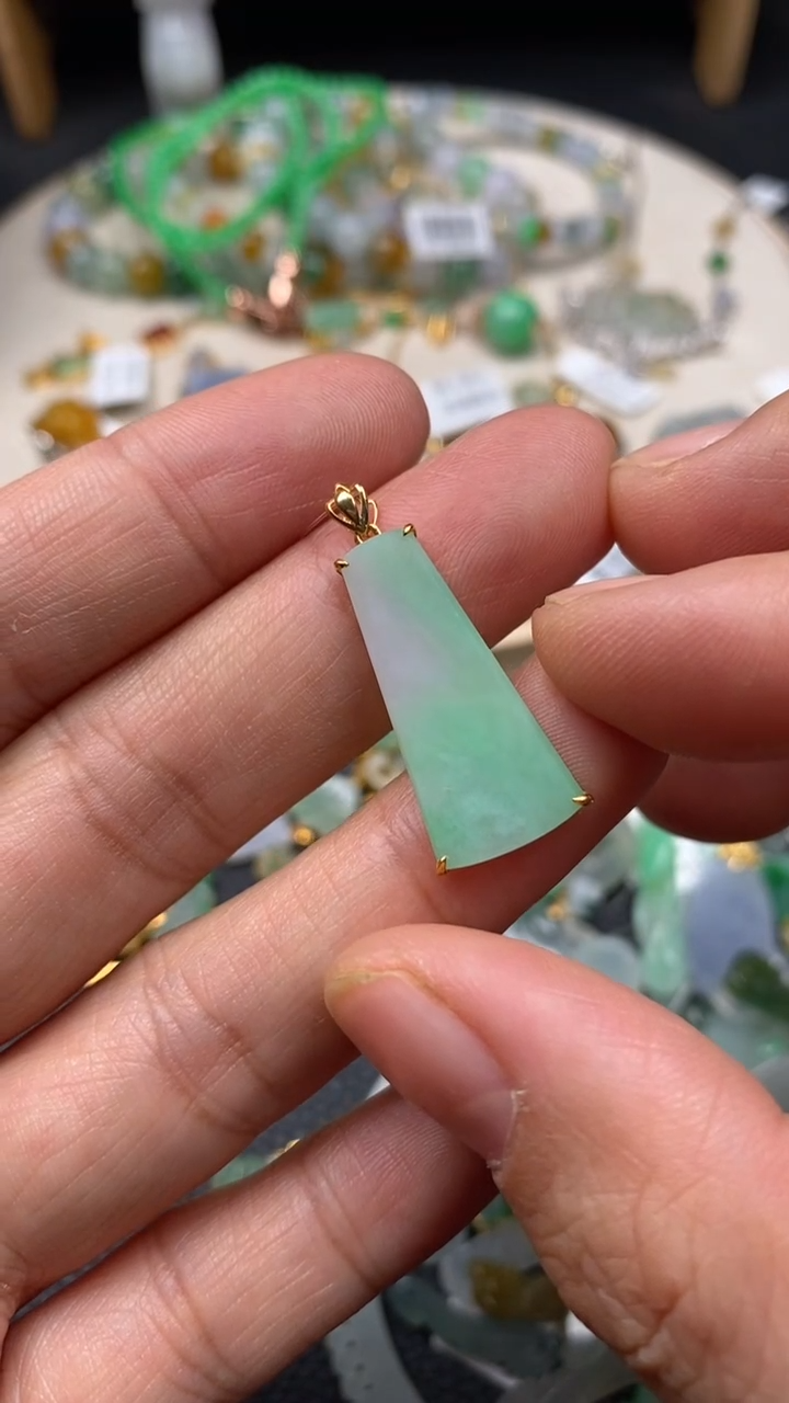 【闪购商品】翡翠颈饰18K金镶嵌翡翠净货27153