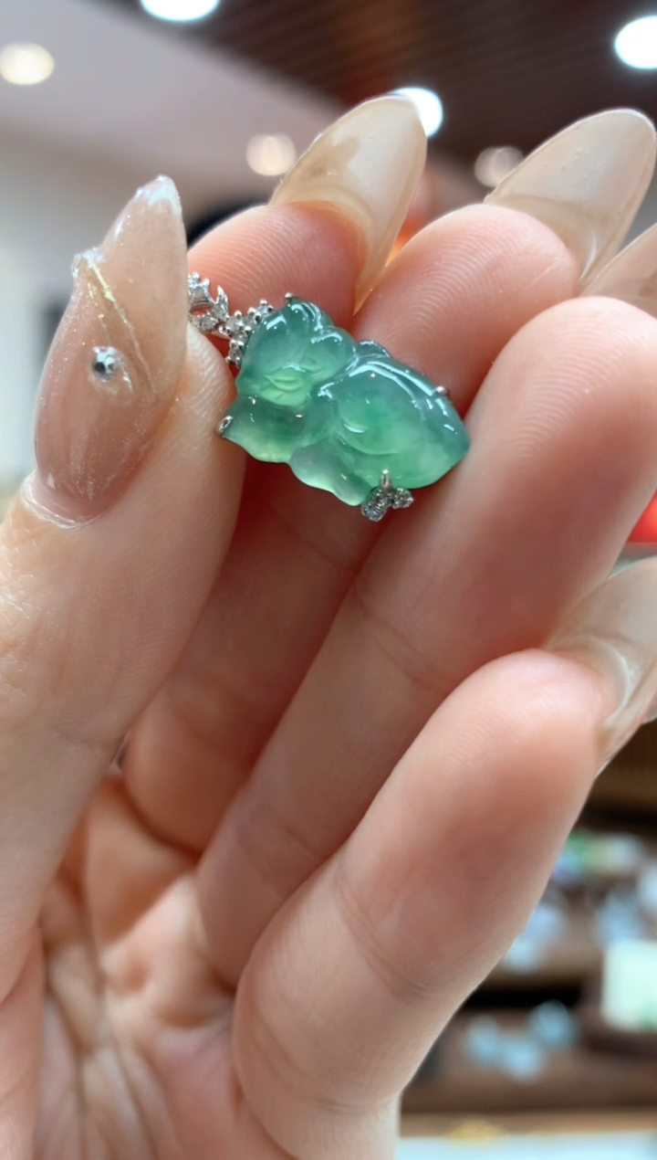 【闪购商品】翡翠吊坠(不含链)18K金镶嵌蝴蝶仙子