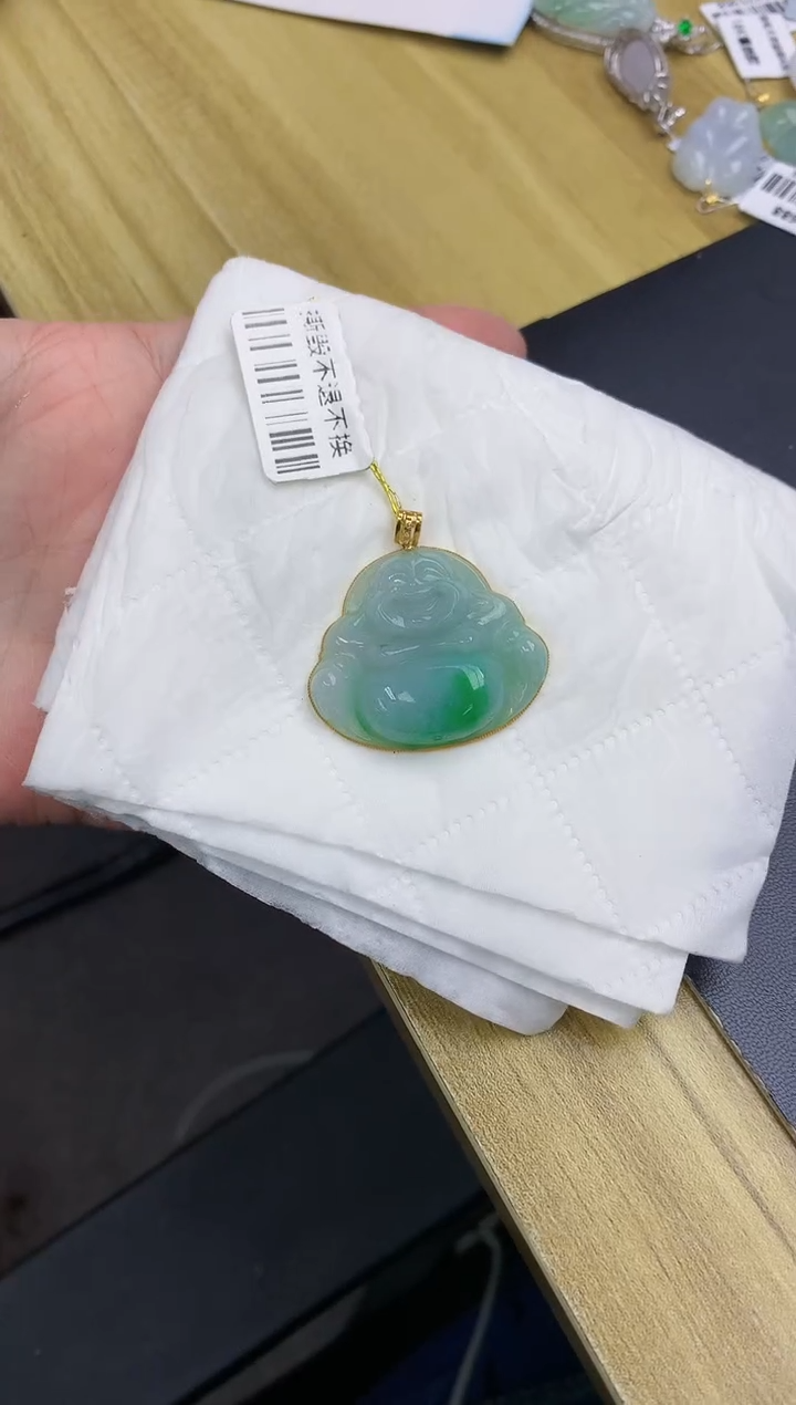 颈饰18K金镶嵌翡翠天然A货