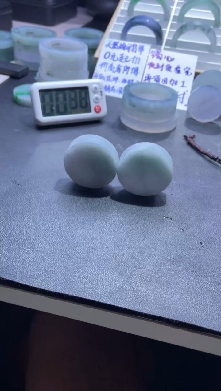 翡翠摆件未镶嵌镯心