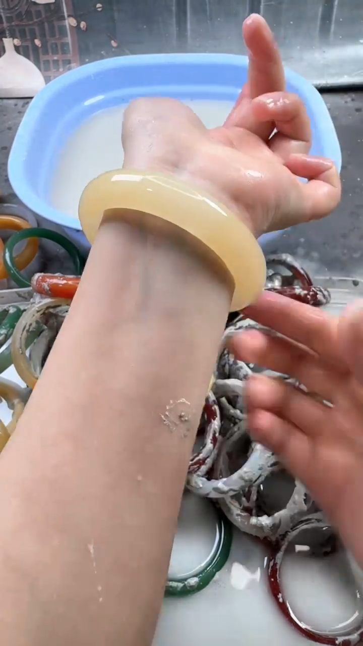 【闪购商品】石英质玉手镯未镶嵌72 62