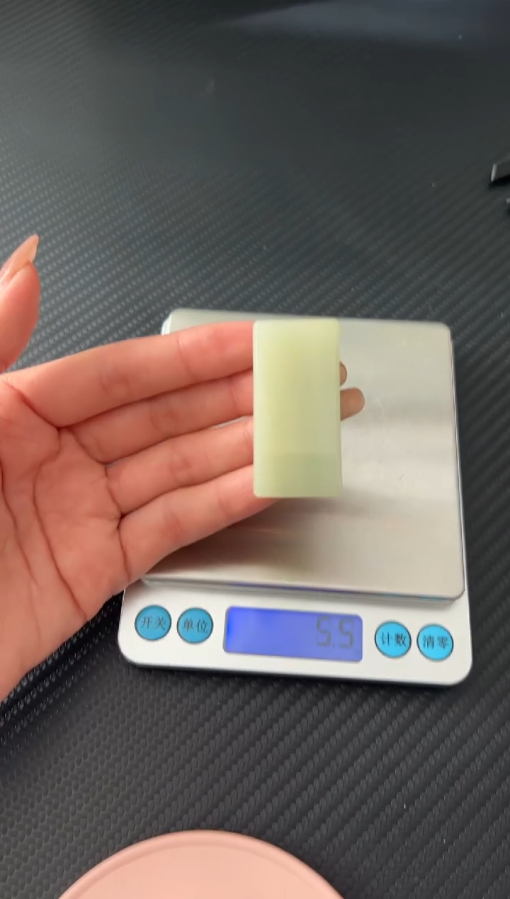 吊坠(赠链)未镶嵌和田玉且末微色差迪克兰二细吊坠sM