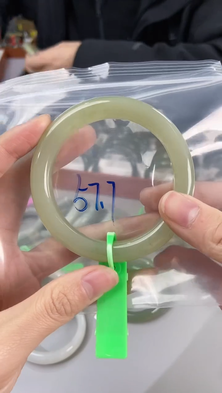 【闪购商品】和田玉手镯未镶嵌和田玉手镯