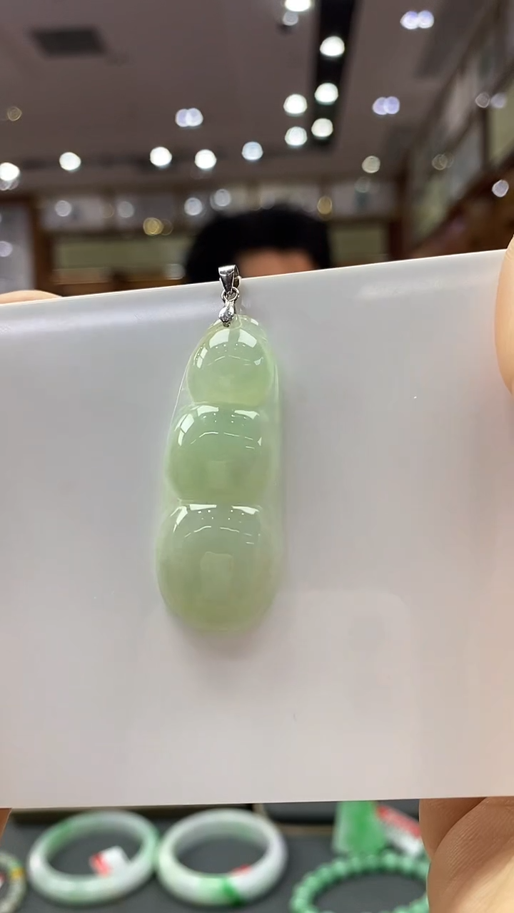 颈饰银S925镶嵌翡翠福豆