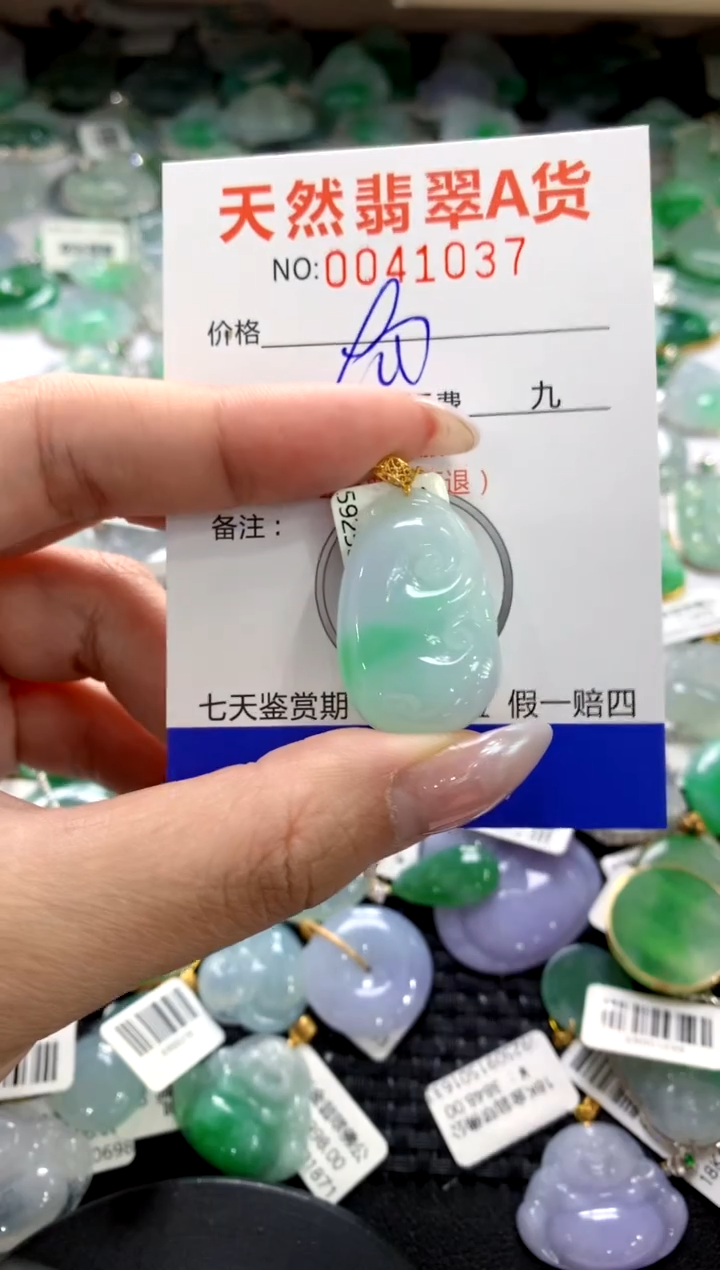 颈饰18K金镶嵌翡翠1111111111111111