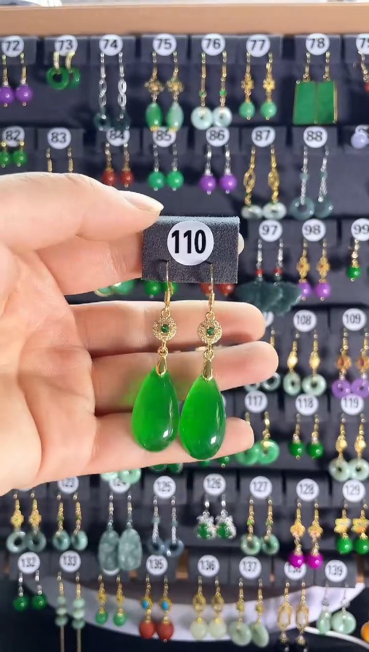 【闪购商品】翡翠耳饰银S925镶嵌110...