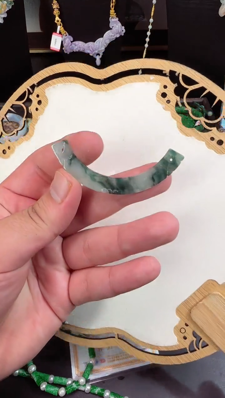 【闪购商品】翡翠颈饰未镶嵌牌子