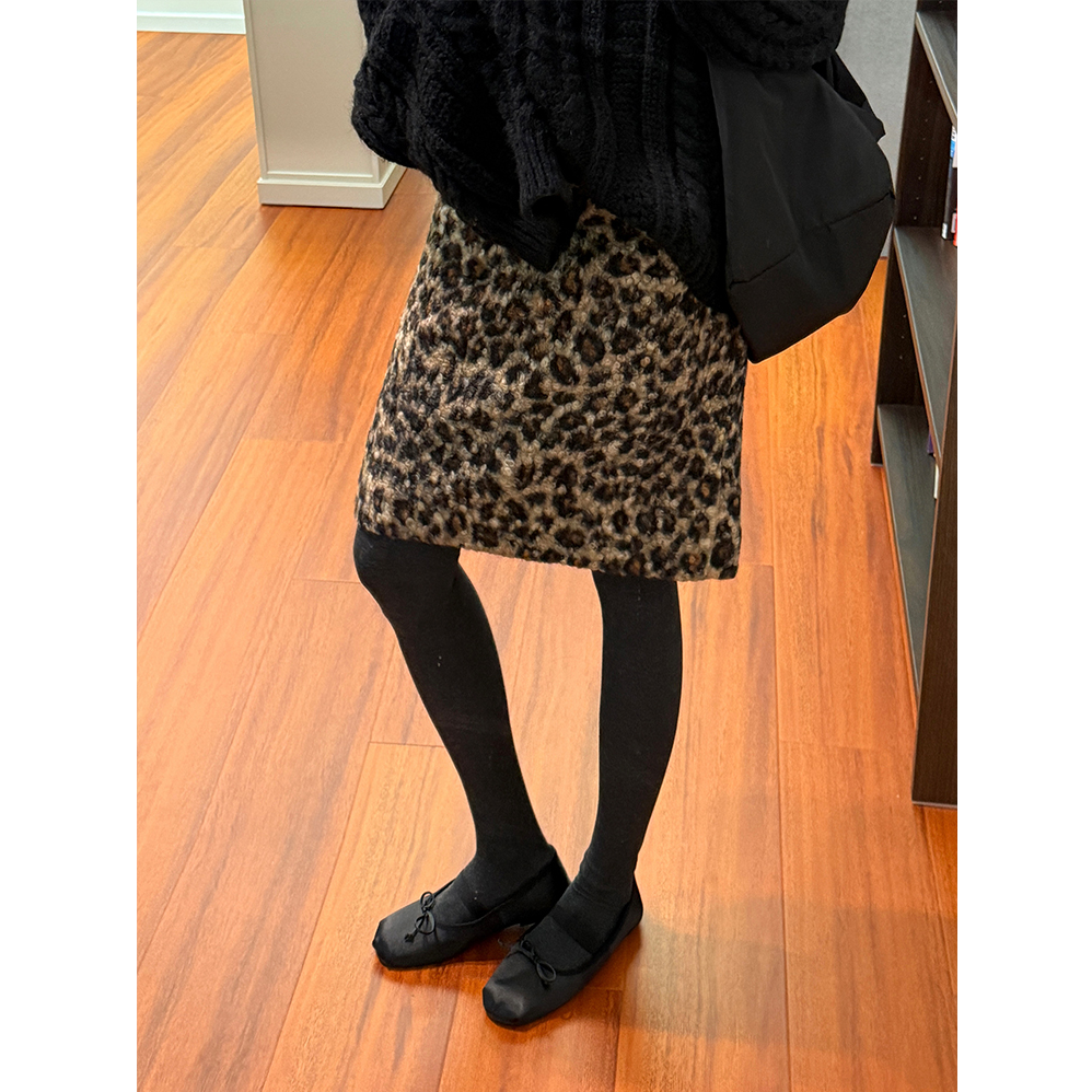 复古风豹纹直筒裙女冬季新款时尚通勤百搭毛呢显瘦休闲半身裙