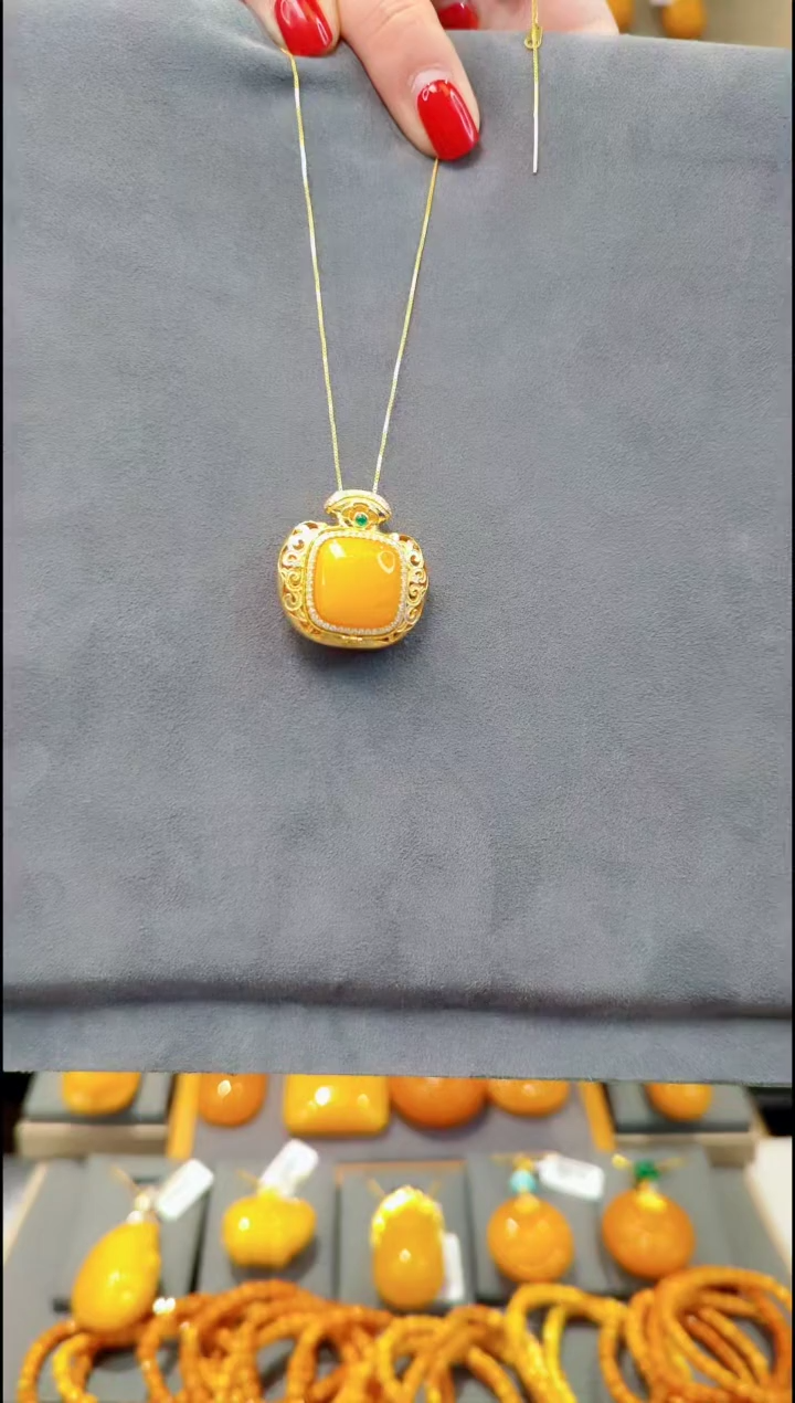 【闪购商品】蜜蜡吊坠(赠链)银S925镀金镶嵌H412蜜蜡吊坠