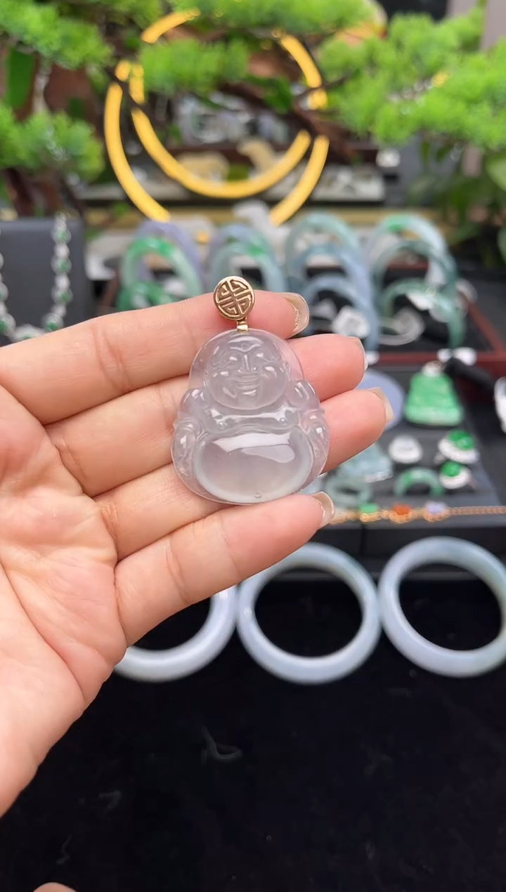 颈饰18K金镶嵌翡翠吊坠