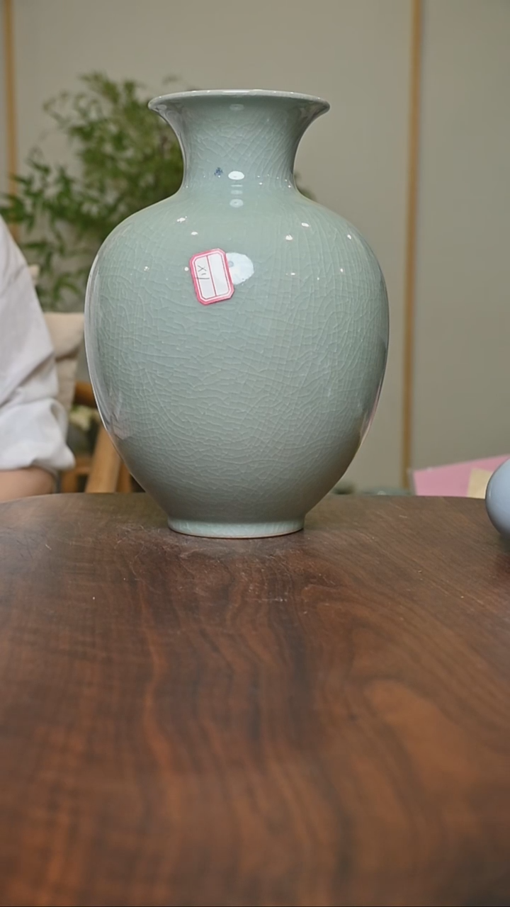 其他花瓶 微瑕豆绿釉 朱家款