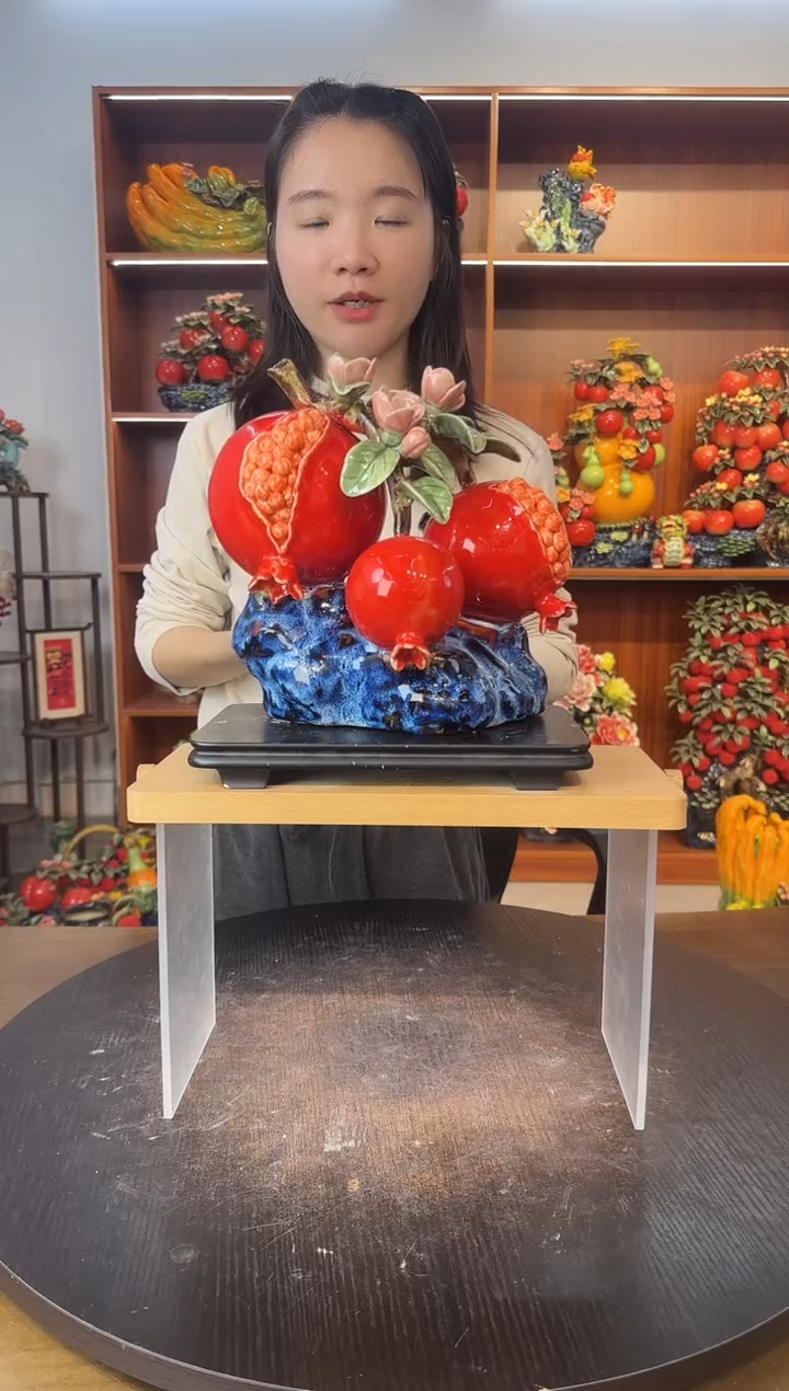 陶瓷有底座三石榴摆件