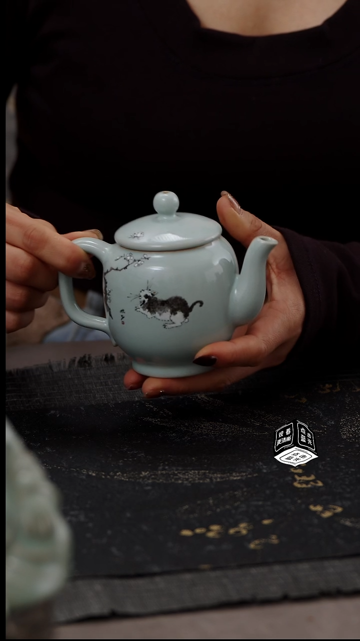 【闪购商品】杯省工美郗奎奎老师天青釉手绘宫灯壶