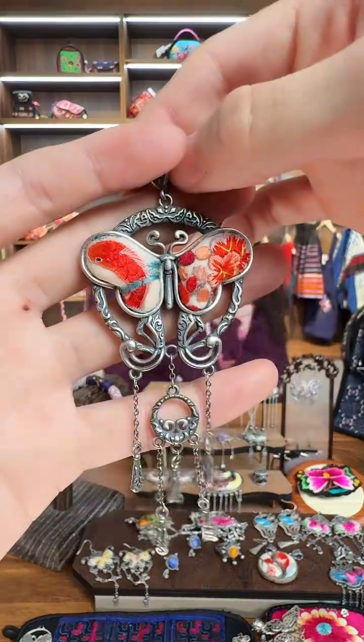 【闪购商品】织绣202蒙阿苏苗绣传承