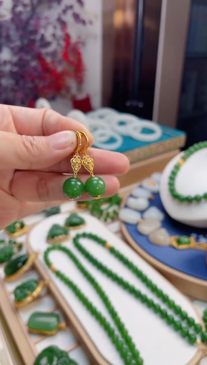 【闪购商品】和田玉耳扣18K金镶嵌12mm