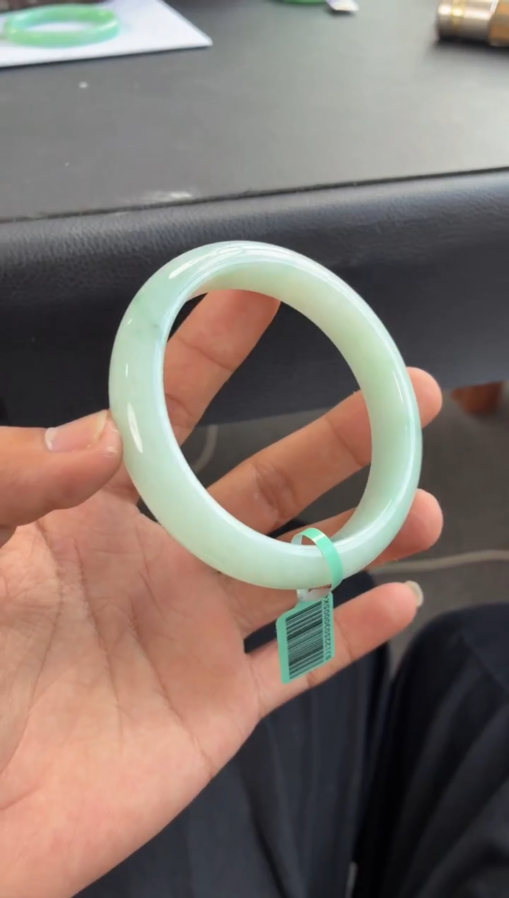 未镶嵌手镯翡翠（强推大漏）厚庄晴色绿底飘绿花2号 59-60圈口