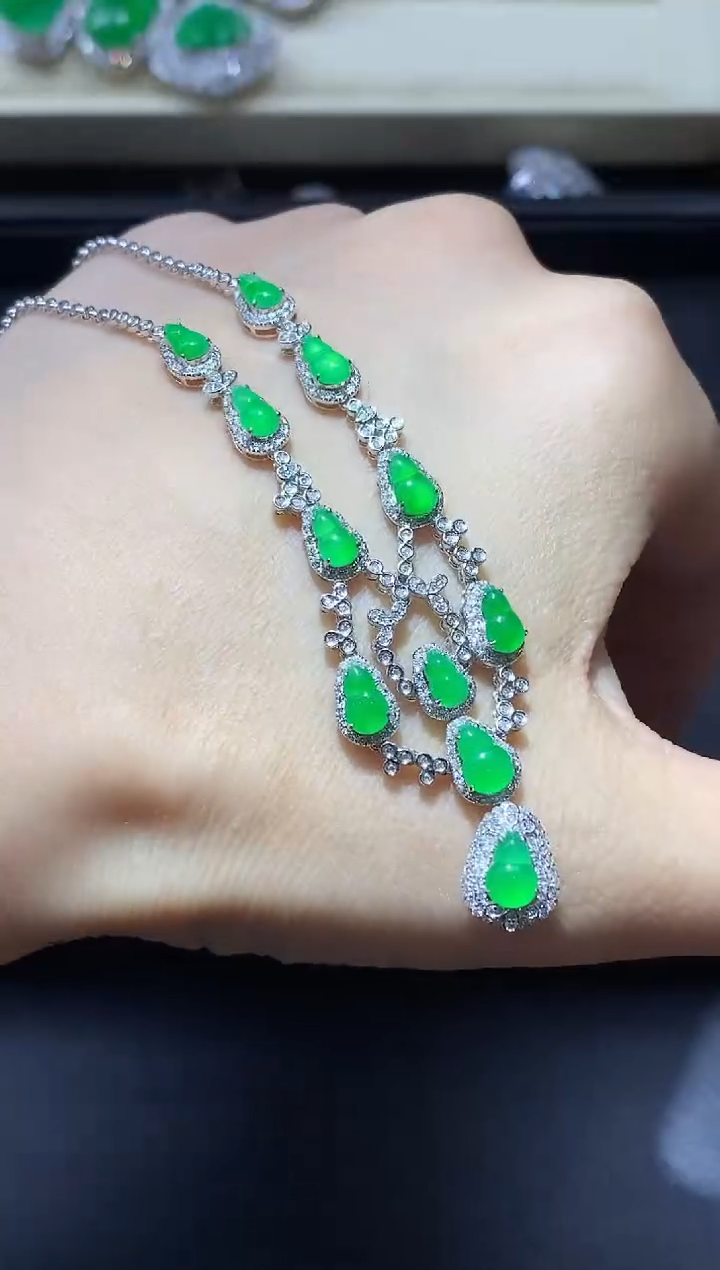 颈饰18K金镶嵌翡翠806-中国好珍宝