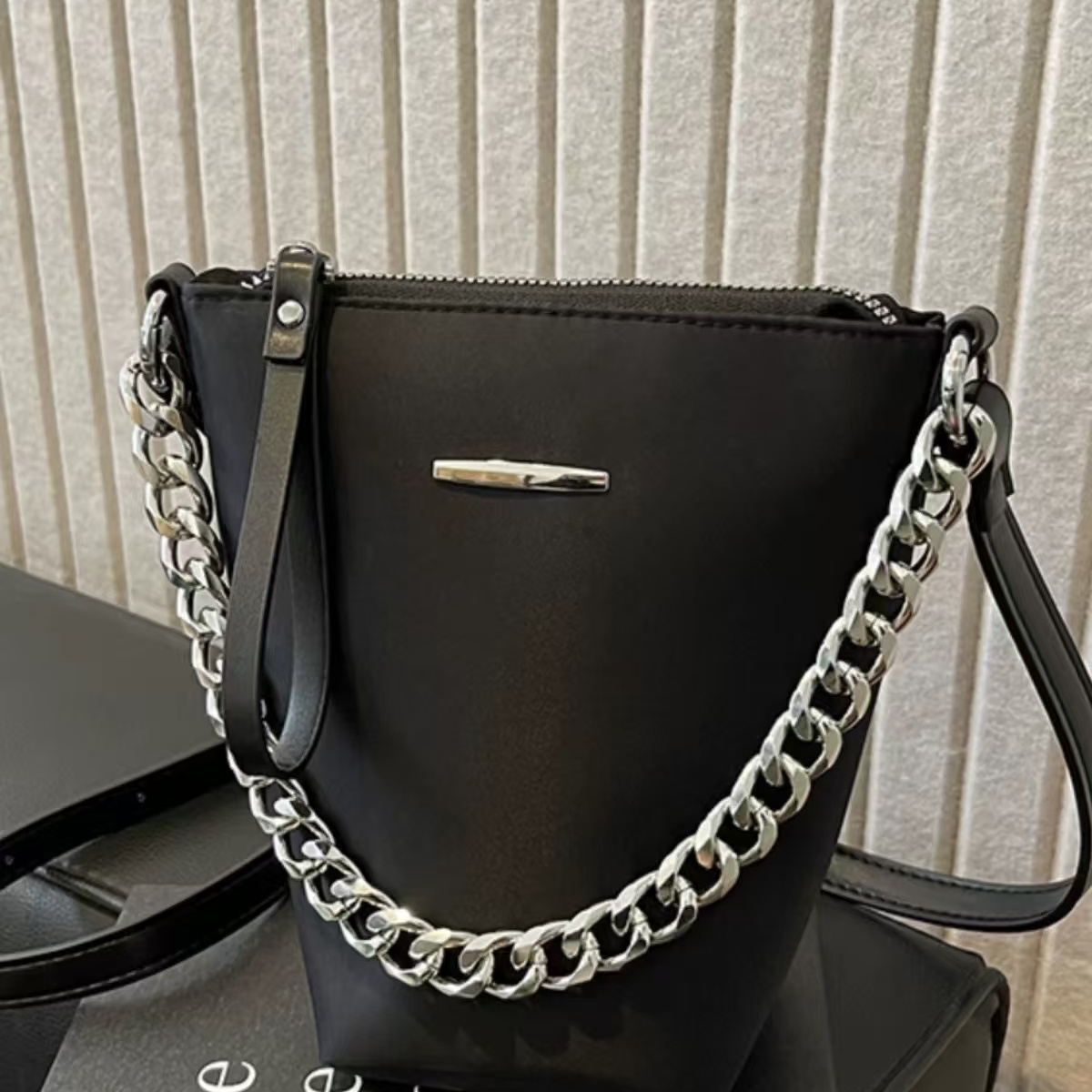 女士休闲斜跨包包时尚百搭小众简约