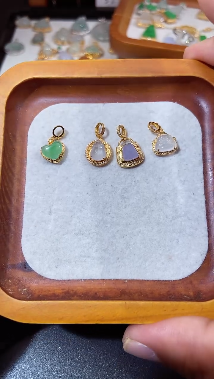 翡翠18K金镶嵌吊坠(不含链)翡翠