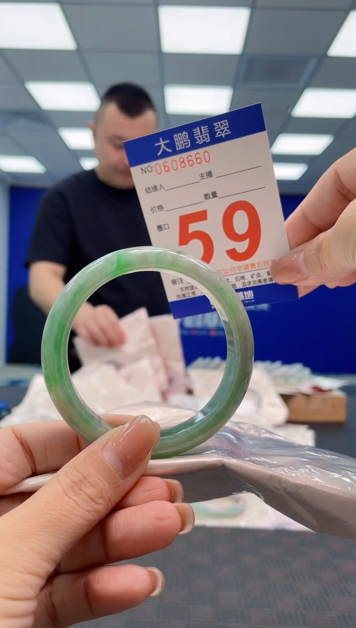 翡翠手镯未镶嵌AAAAAAAA