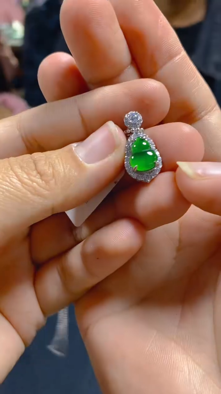 【闪购商品】翡翠吊坠(赠链)未镶嵌0883754234多样性发一