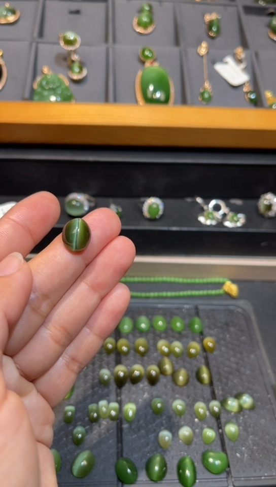 【闪购商品】和田玉碧玉绿猫眼裸石未镶嵌多样性发一