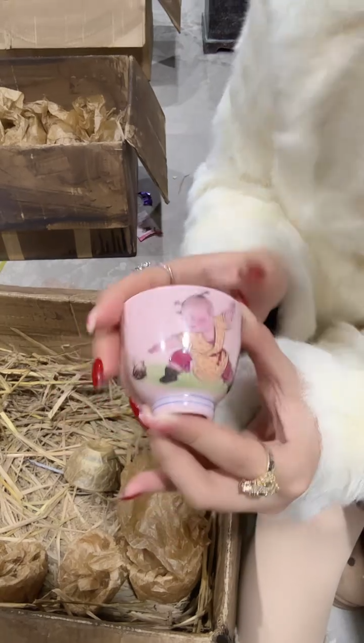 杯子陶瓷红稀红色举手童子小杯+礼盒