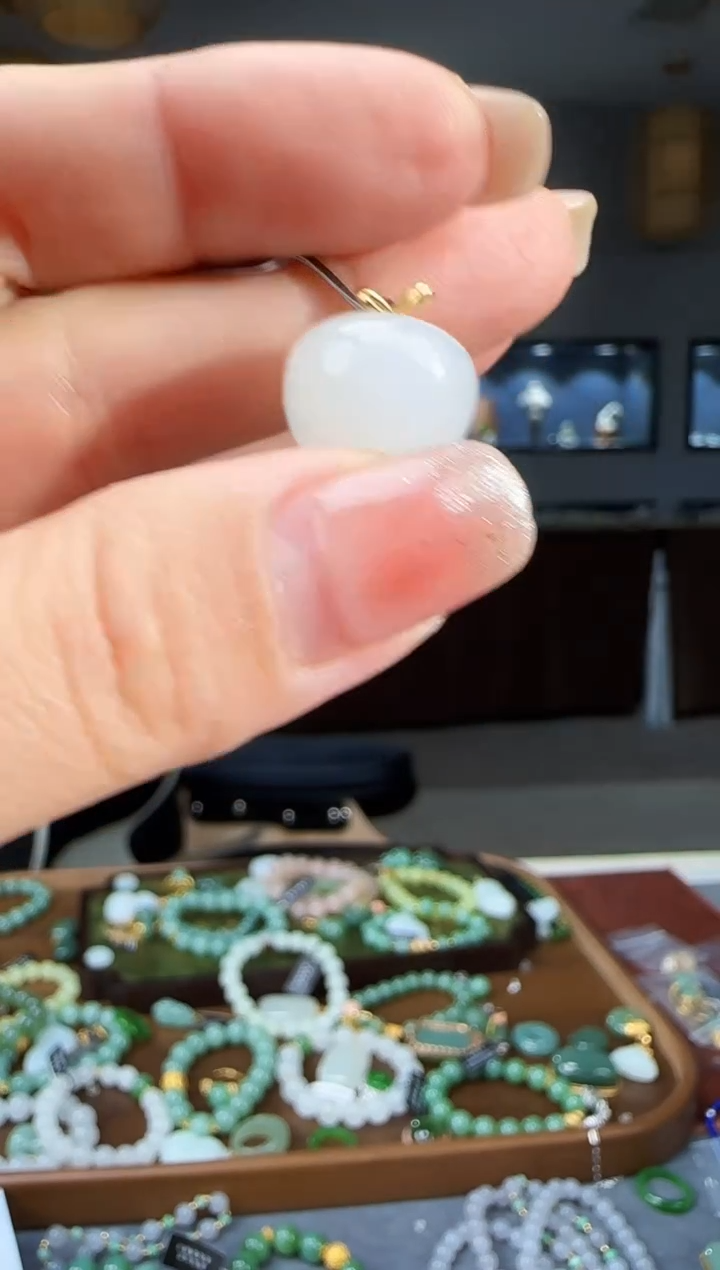 和田玉18K金镶嵌吊坠(不含链)1