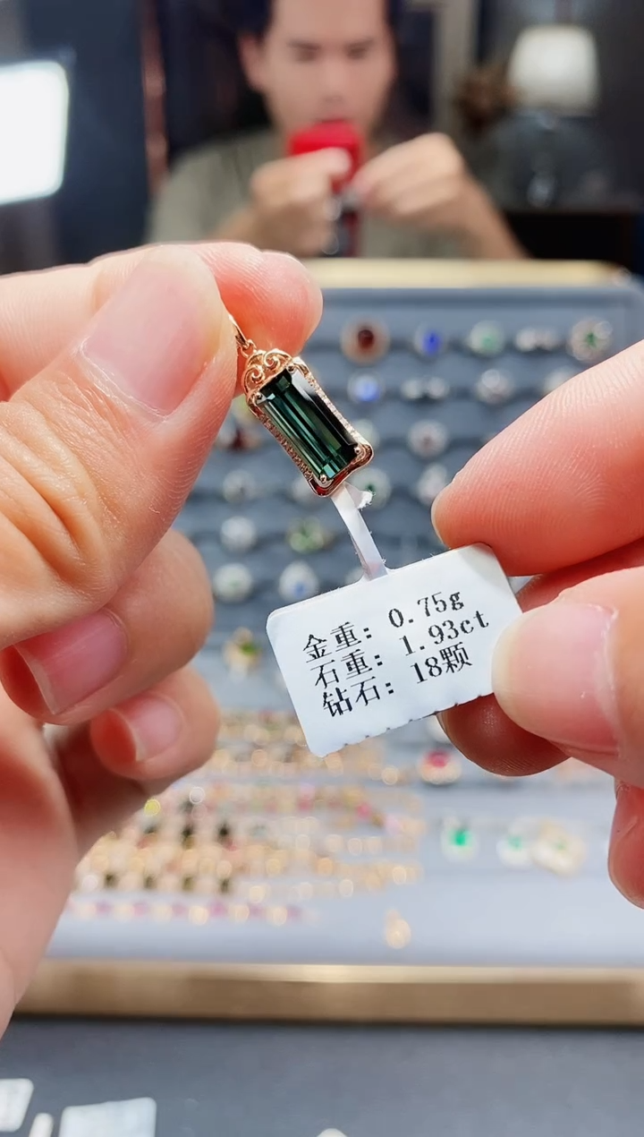 【闪购商品】碧玺颈饰18K金镶嵌1.93.