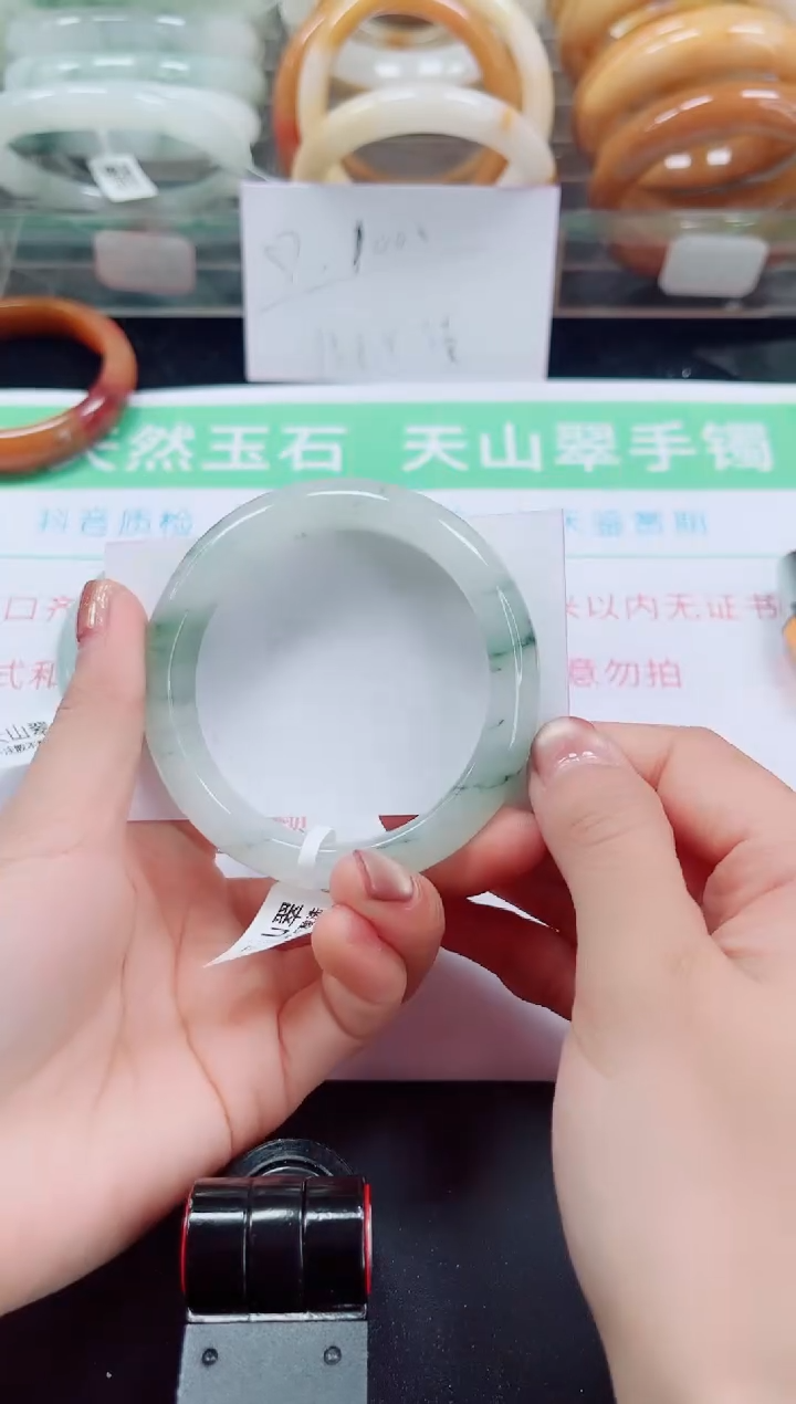 未镶嵌手镯石英质玉135-63/64