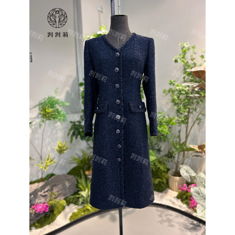 剀剀莉 （暮蓝）2025早春新款蓝色V领轻奢显瘦气质显白小香风连衣裙