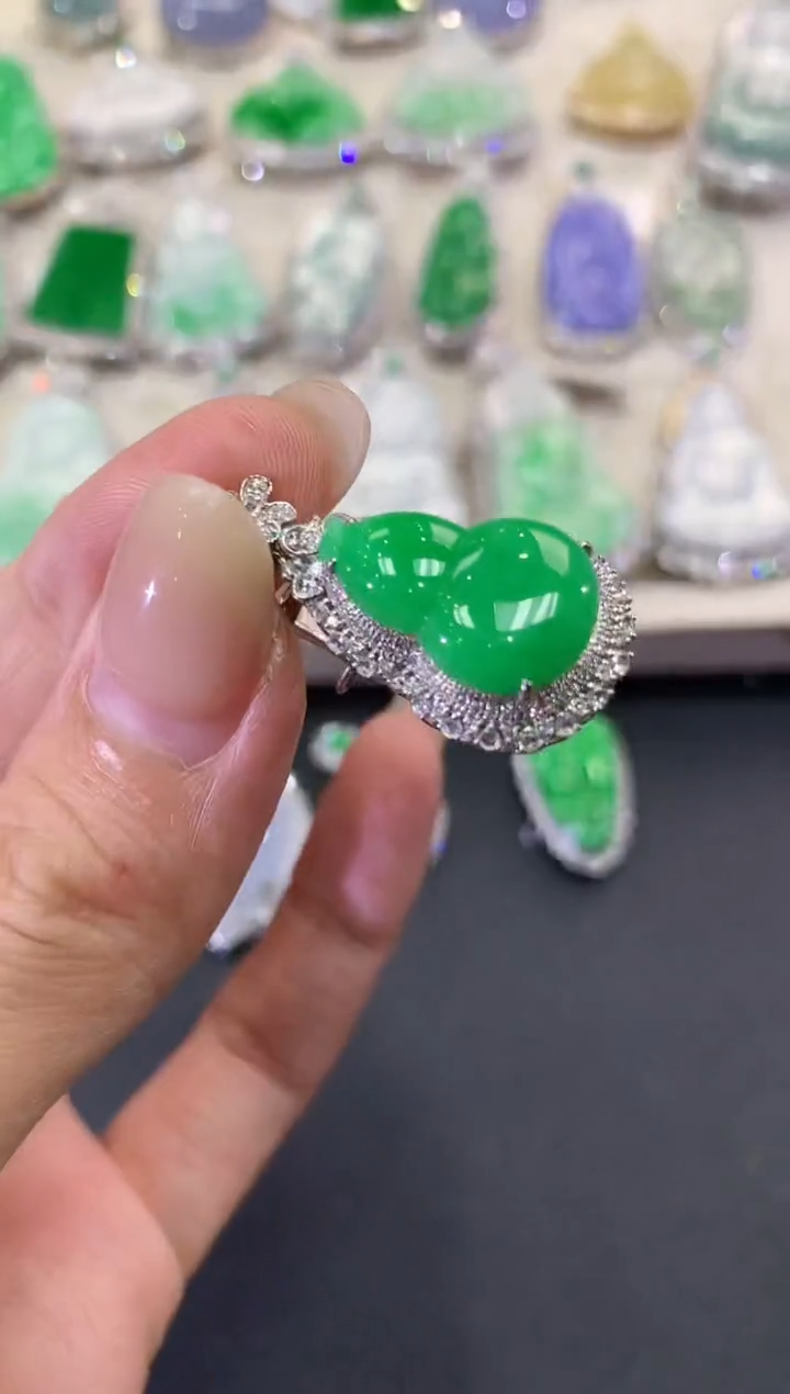 【闪购商品】翡翠吊坠(不含链)18K金镶嵌q99    