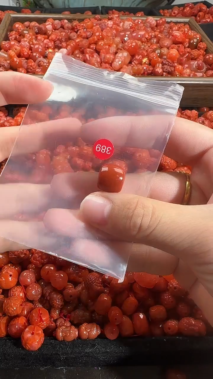 颈饰未镶嵌南红玛瑙1