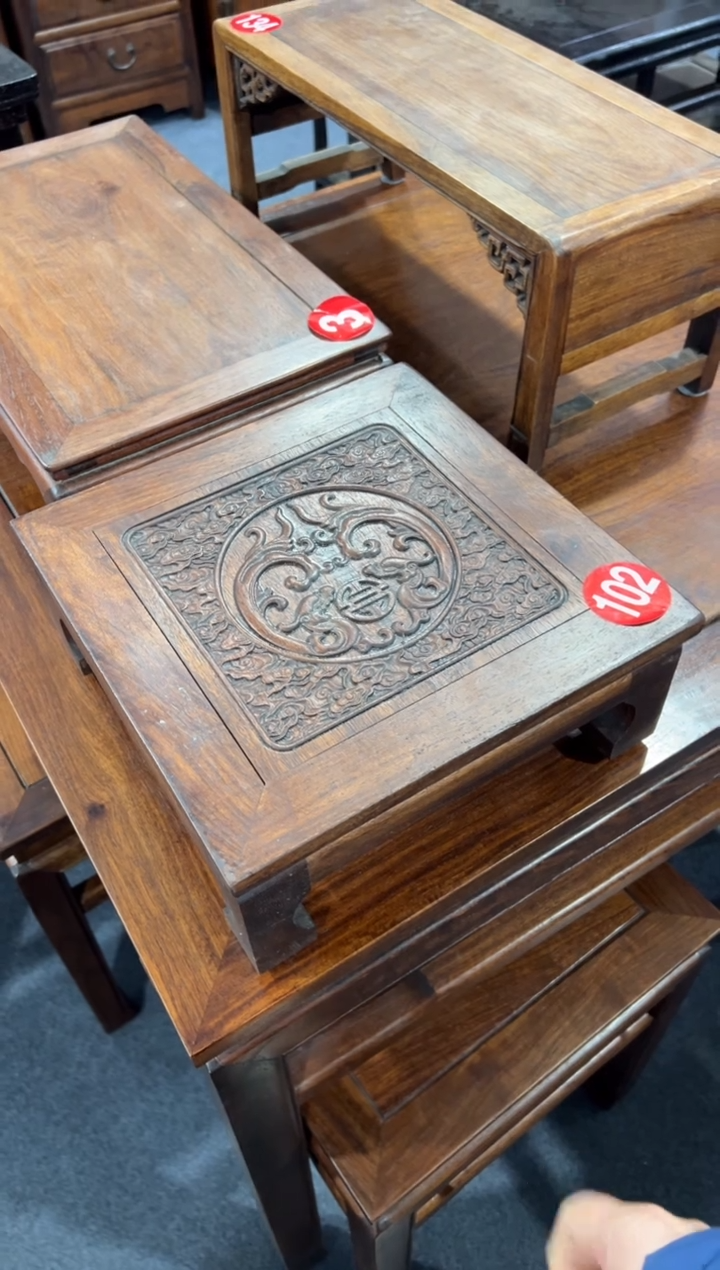 木木花梨木雕刻二龙捧寿方形底座小桌