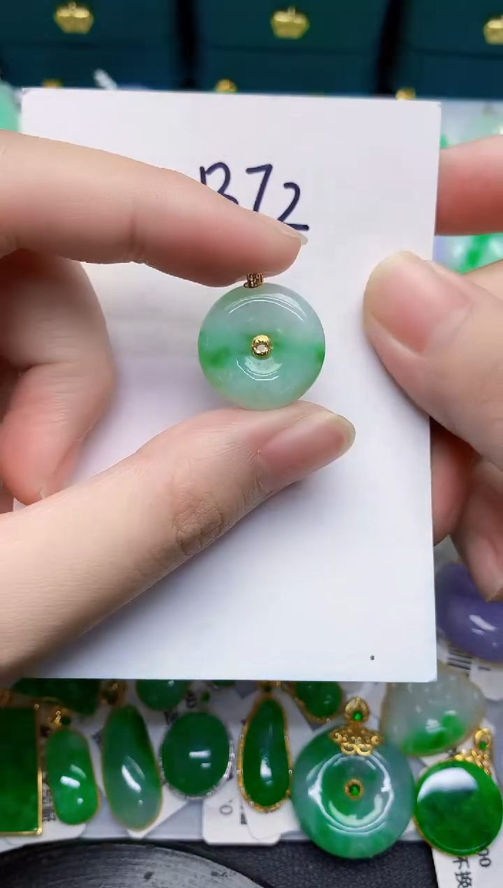 翡翠18K金镶嵌颈饰000000000