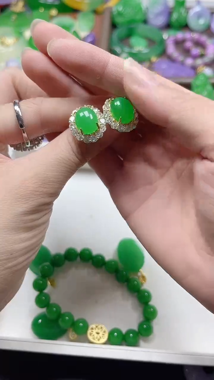 颈饰14K金镶嵌翡翠豪镶蛋面耳钉