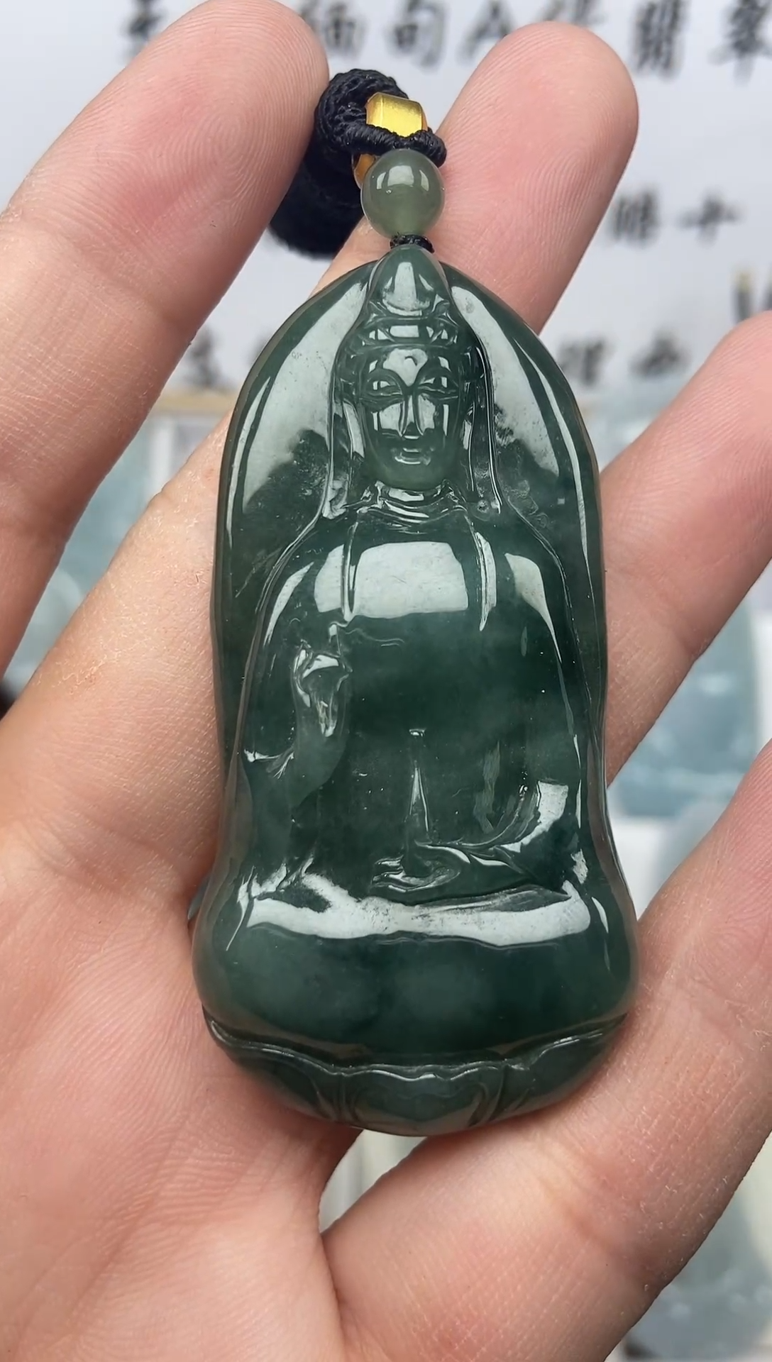 颈饰未镶嵌翡翠素衣观音