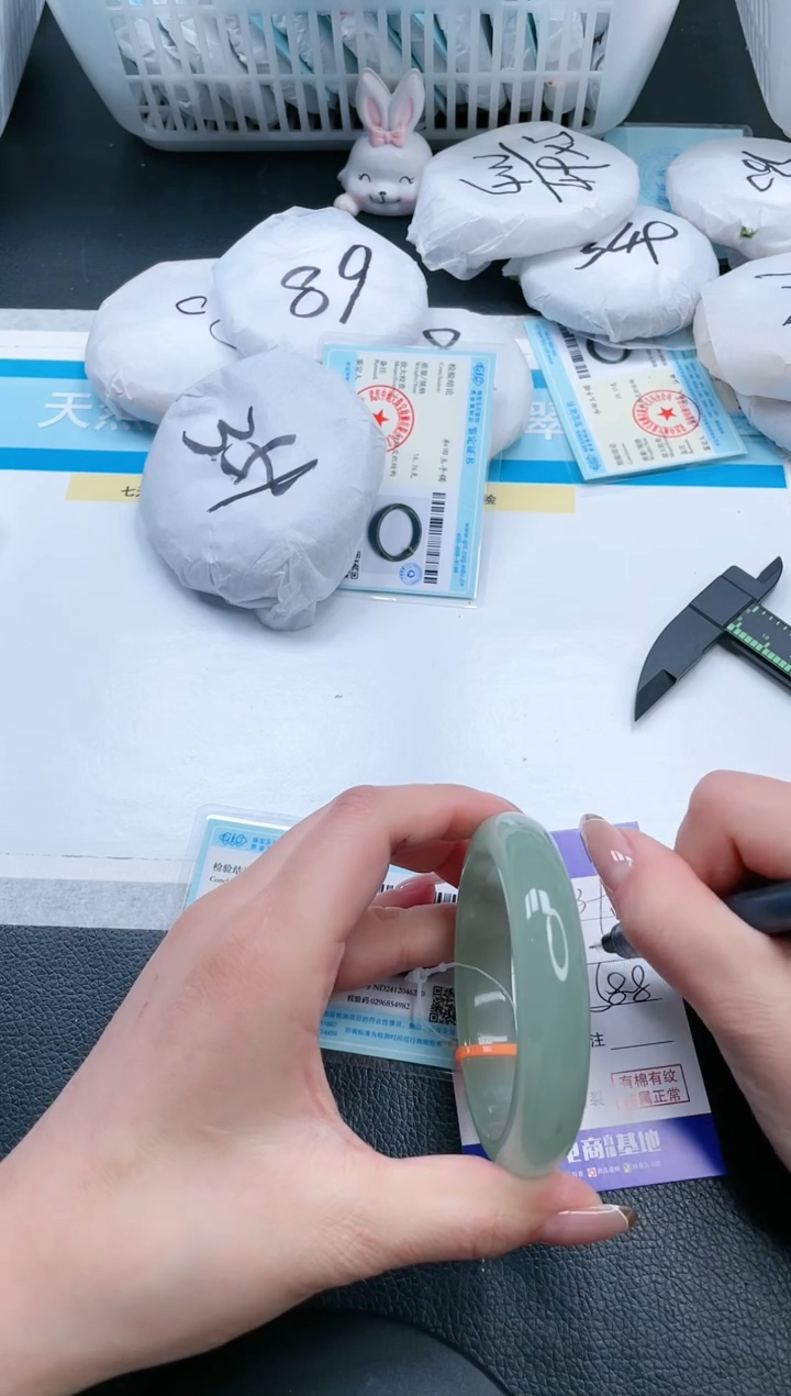 【闪购商品】石英质玉手镯未镶嵌19V390-58