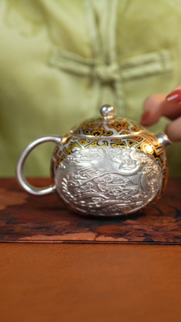 战国龙凤壶...............