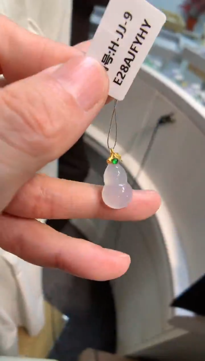 颈饰18K金镶嵌翡翠葫芦