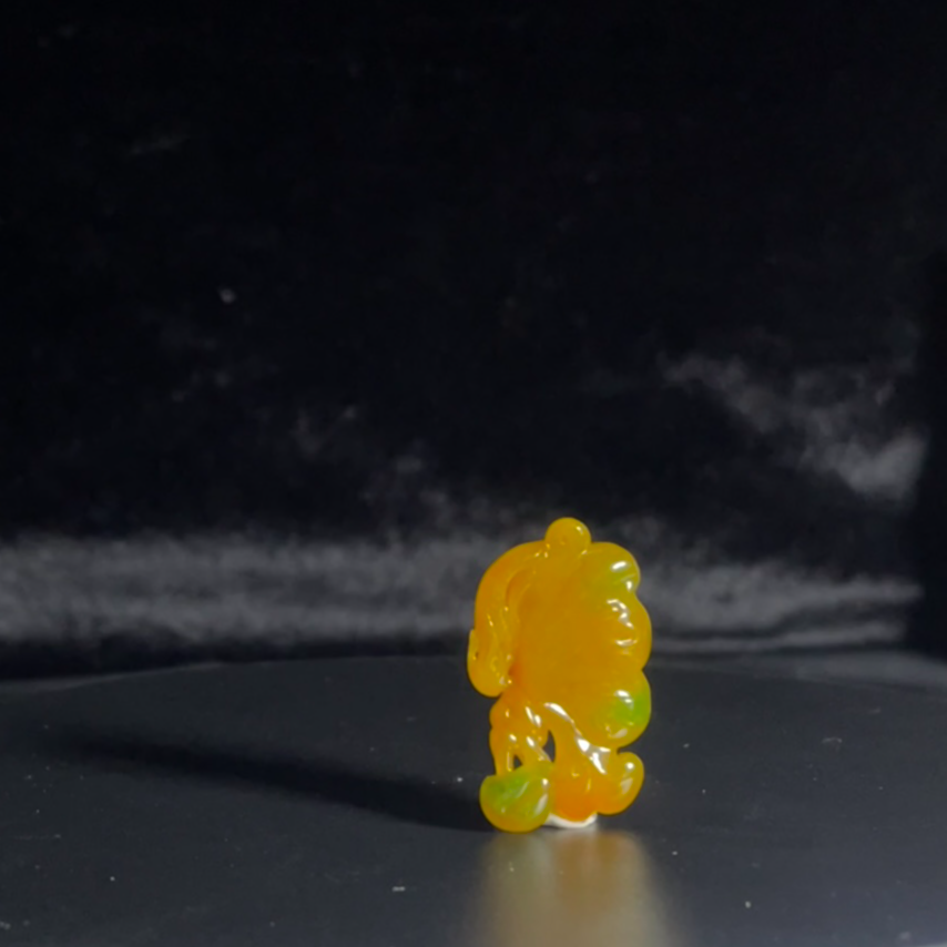 緬甸天然A貨黃加綠翡翠小精靈精雕项坠俏色