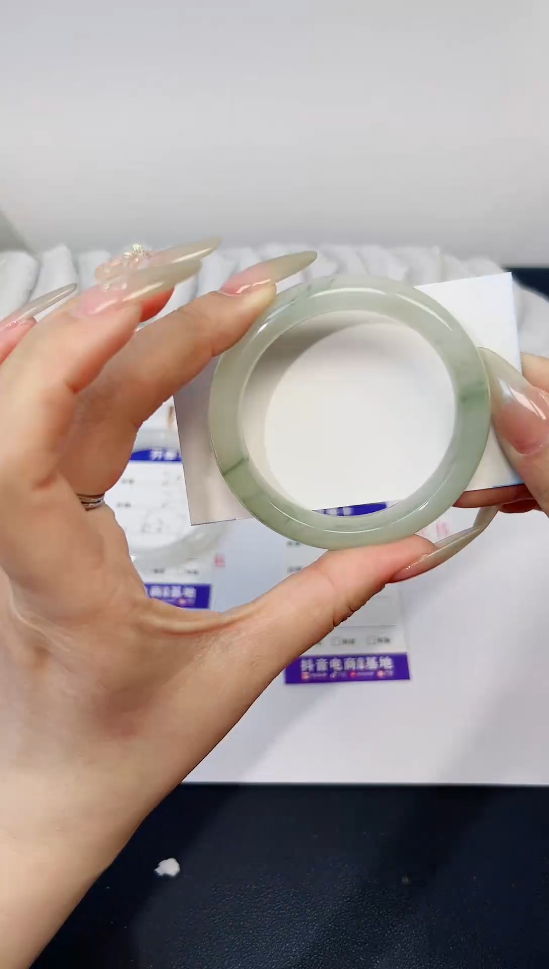 【闪购商品】石英质玉手镯合金207-52.5