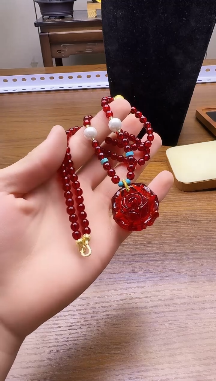 14K金镶嵌颈饰血珀X187