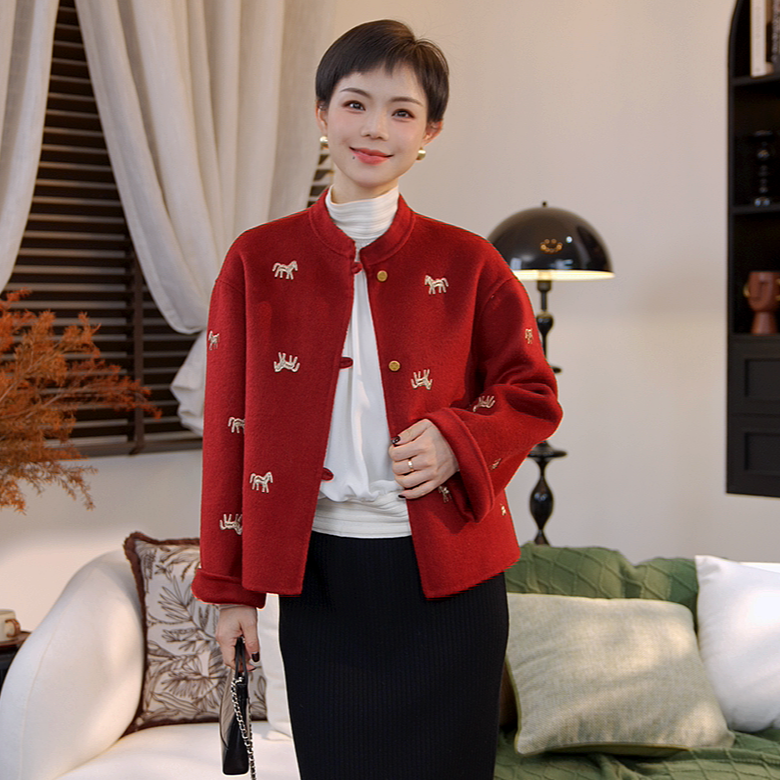 【橙蜜客】逸马绣襟 骏马刺绣金扣复古吸睛百搭气质大衣2554D000890