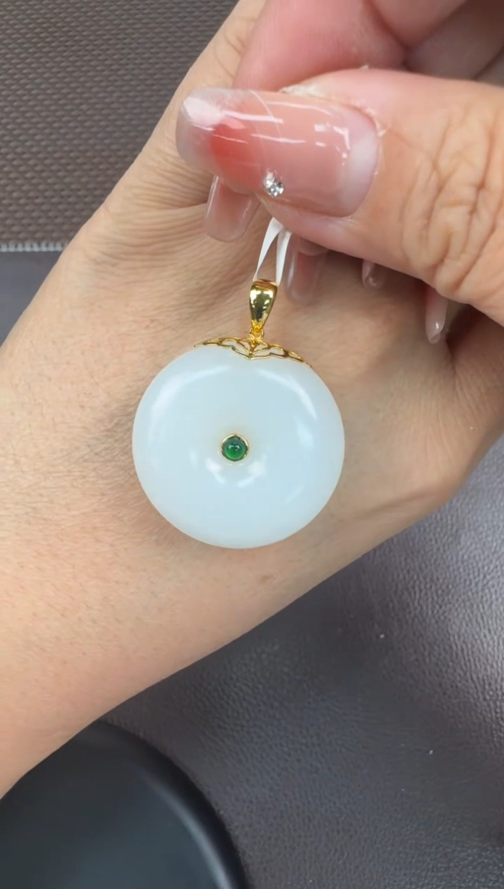 【闪购商品】和田玉挂件18K金镶嵌挂件